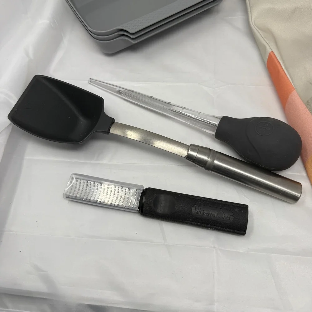Pampered Chef Kitchen Tool Set Stoneware Pan Spatula Zester Baster Tote 10+ Pc
